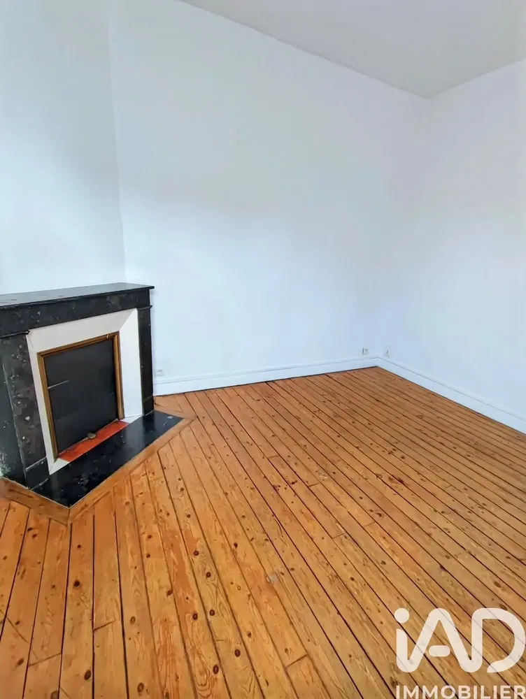 Дневна соба; камин, дрвени под