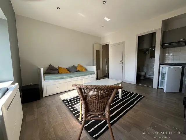 Wohnzimmer; tageslicht, holzboden
