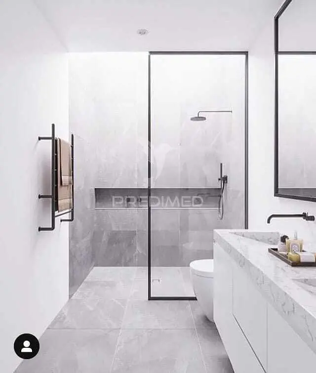 Banyo; fayans zemin, tadilatlı, doğal ışık, modern stil
