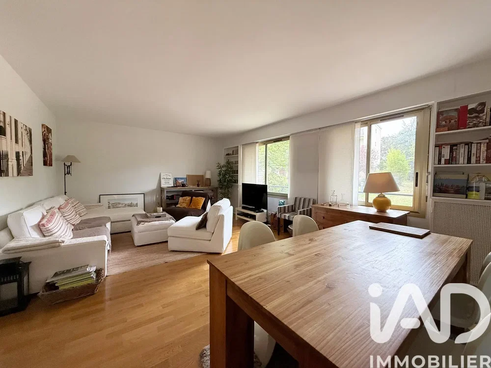 Wohnzimmer; tageslicht, holzboden, moderner stil