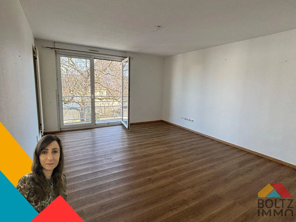 Salon; vue, parquet, lumière naturelle