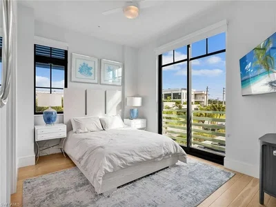 Ložnice; výhled, přirozené světlo, moderní styl