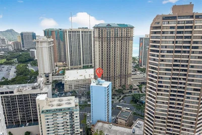 Dům a okolí; výhled