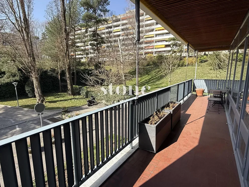 Balkon; manzara, fayans zemin