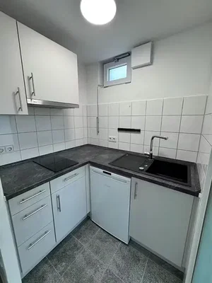 Küche; küchengeräte, fliesenboden, tageslicht, moderner stil