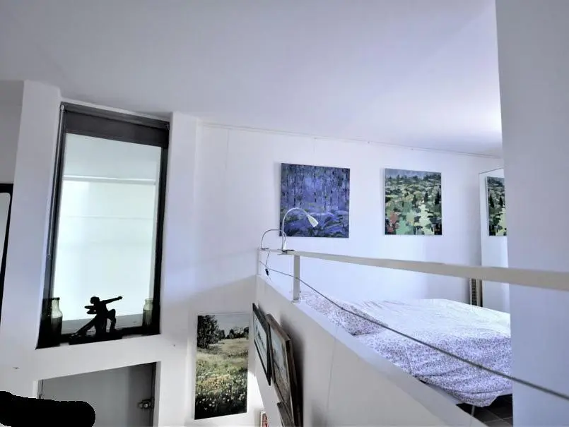 Yatak odası; doğal ışık, modern stil