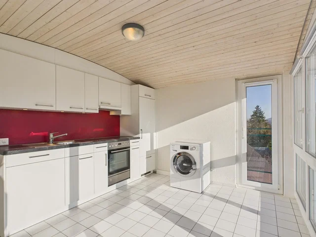 Kitchen; tile floor, view, natural light
