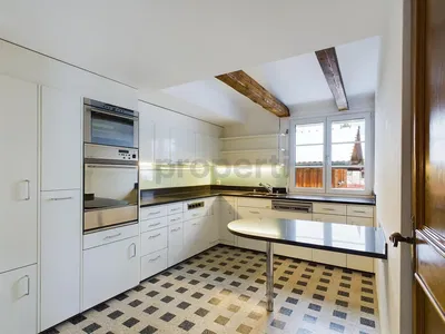 Küche; küchengeräte, tageslicht, moderner stil