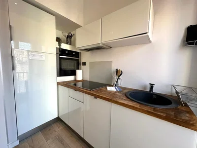 Cuisine; électroménager, lumière naturelle