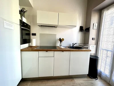 Cuisine; électroménager, lumière naturelle, style moderne