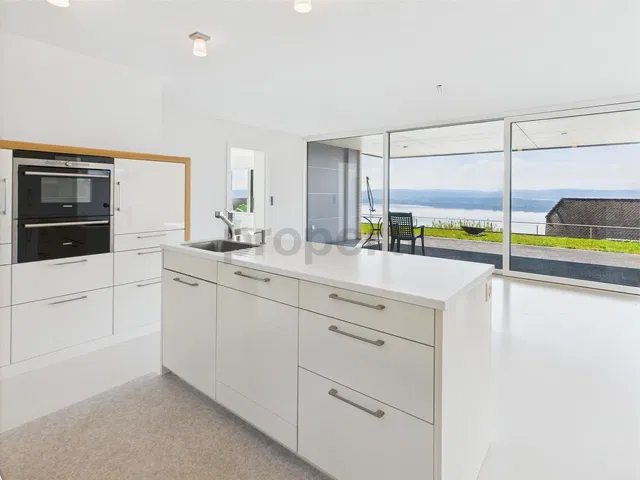 Kitchen; kitchen appliances, view, natural light