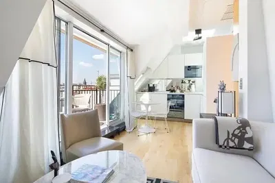 Oturma odası; manzara, doğal ışık, modern stil