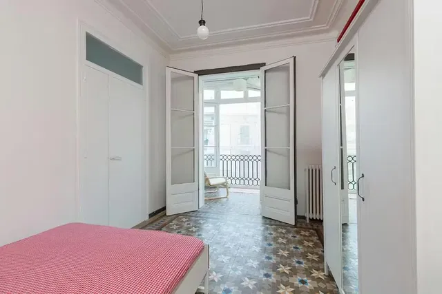 Sypialnia; światło dzienne, podłoga z płytek