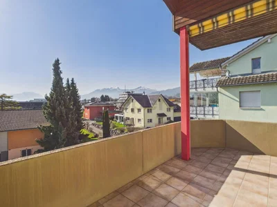 Terrazza; pavimento in piastrelle, vista