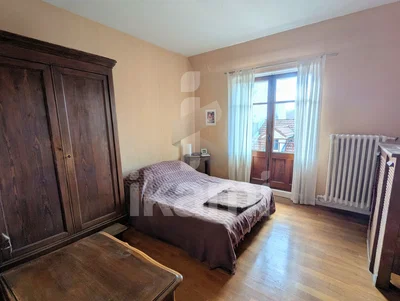 Spavaća soba; drveni pod, prirodna svjetlost