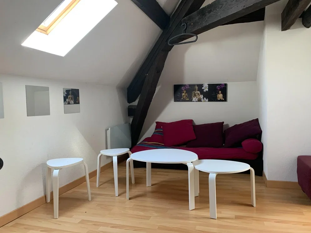 Wohnzimmer; holzbalken, tageslicht