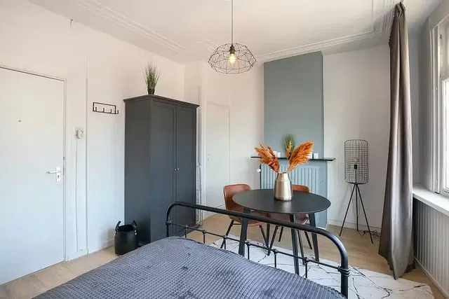 Camera da letto; luce naturale, stile moderno