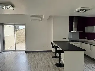 Cuisine; électroménager, lumière naturelle, style moderne, parquet