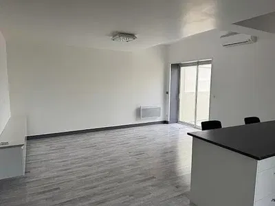 Cuisine; lumière naturelle, parquet