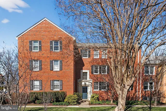 Къща и околности; гледка