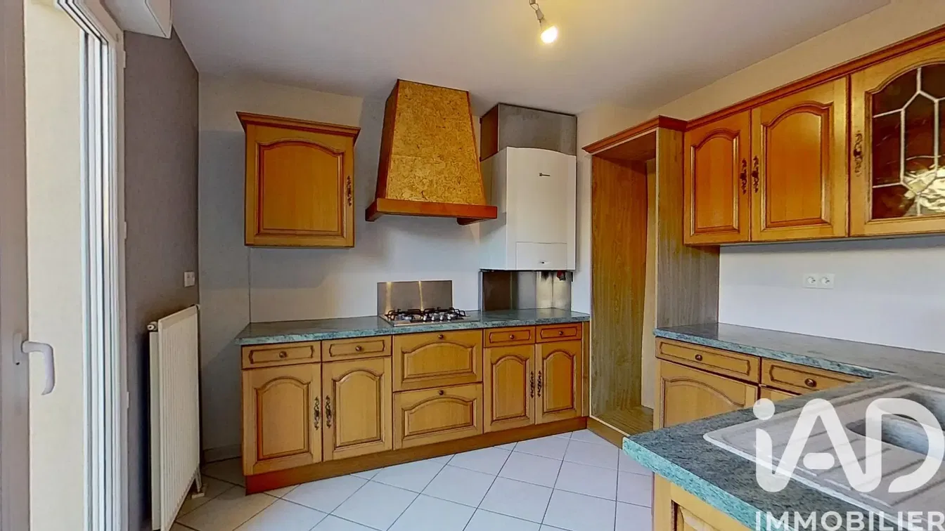 Mutfak; mutfak aletleri, fayans zemin, tadilatlı