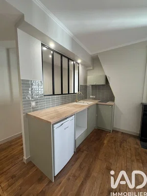 Mutfak; ahşap zemin, tadilatlı