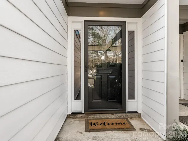 Къща и околности; гледка