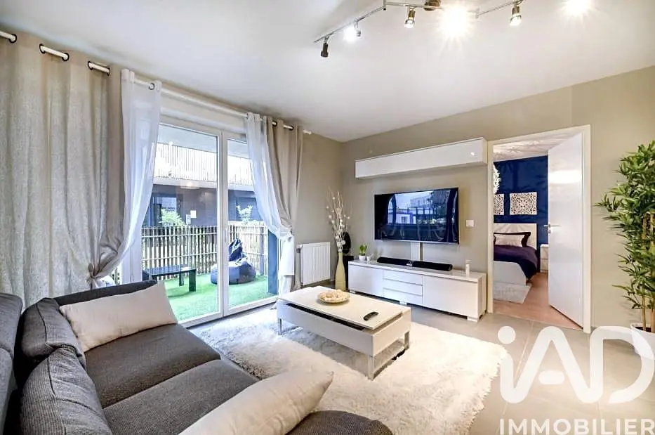 Oturma odası; manzara, doğal ışık, modern stil