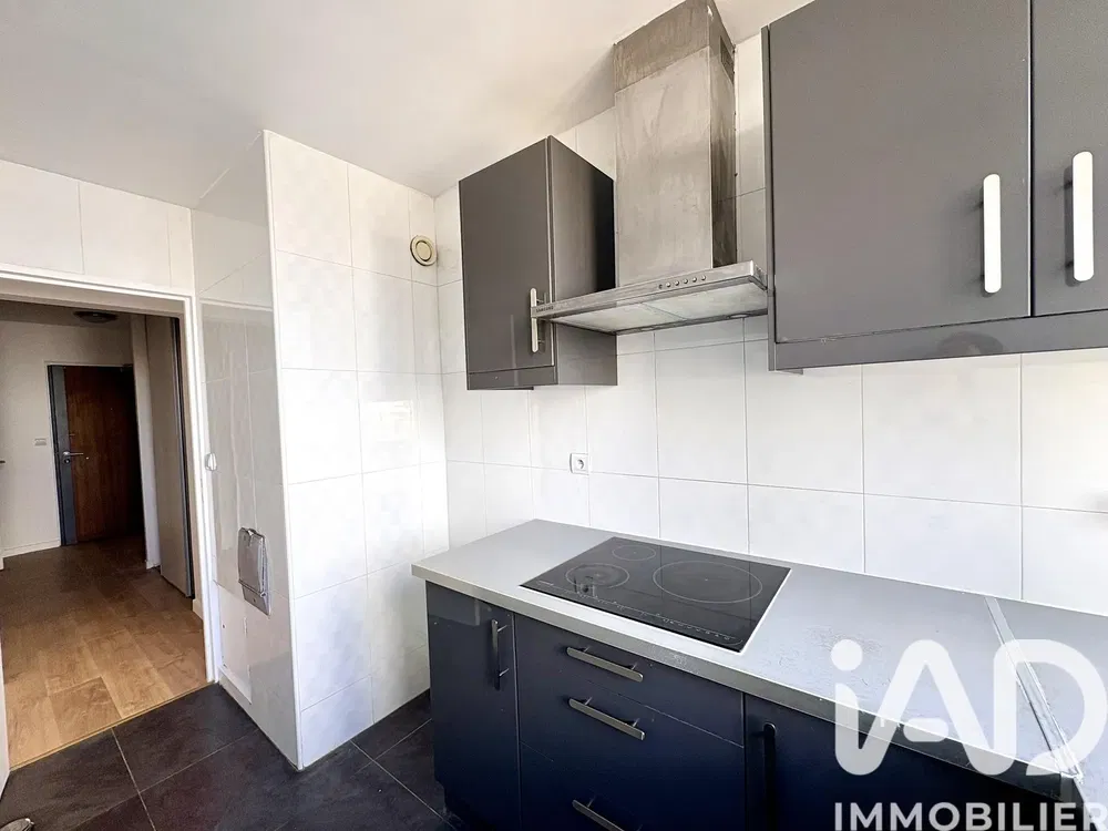 Mutfak; mutfak aletleri, tadilatlı, fayans zemin