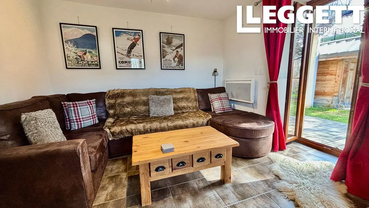 Soggiorno; vista, pavimento in legno, luce naturale, stile rustico