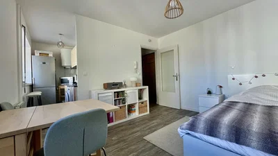 Camera da letto; elettrodomestici, luce naturale, stile moderno