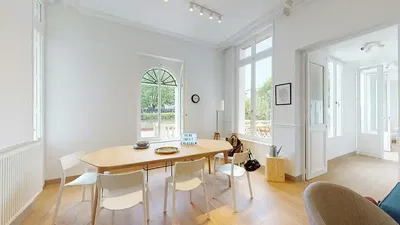 Oturma odası; doğal ışık, modern stil