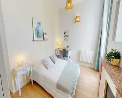 Yatak odası; doğal ışık, modern stil