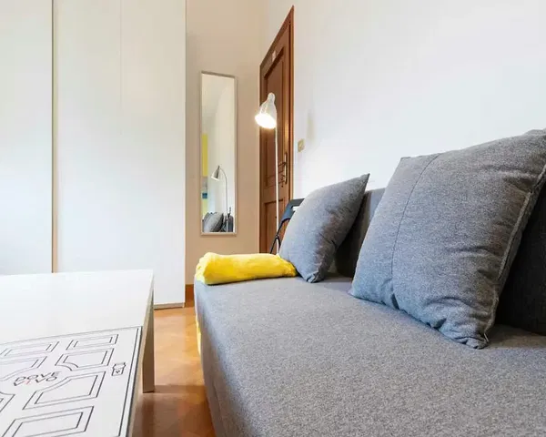 Хол; естествена светлина