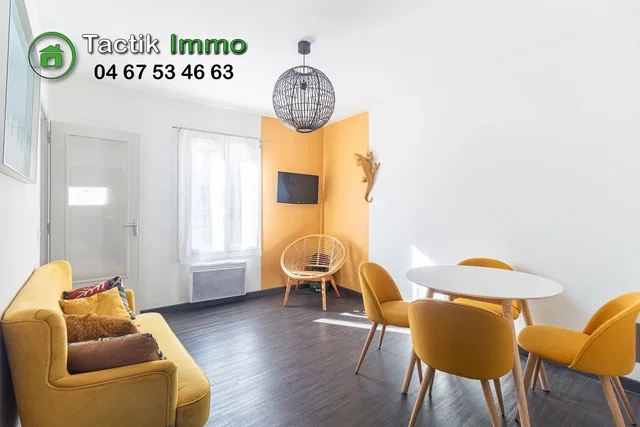 Living room; modern style, wood floor, natural light