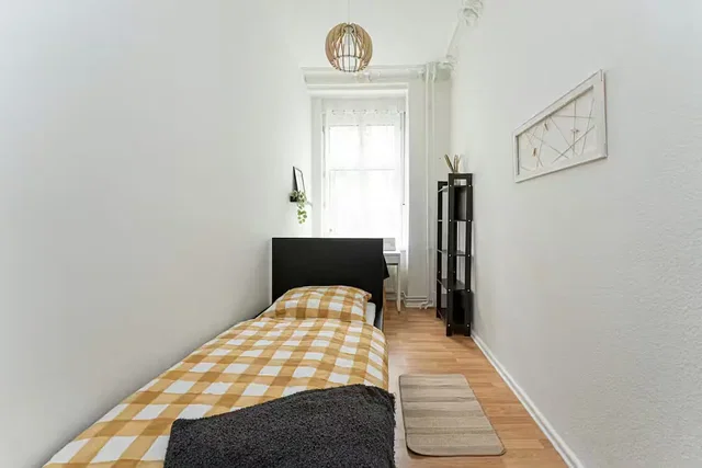Bedroom; wood floor, natural light, modern style