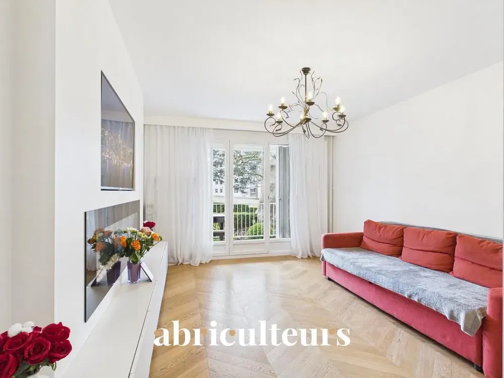 Wohnzimmer; tageslicht, holzboden, moderner stil, blick