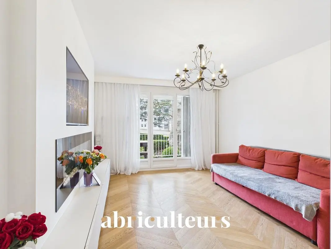 Wohnzimmer; tageslicht, holzboden, moderner stil, blick