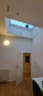 Spavaća soba; prirodno svjetlo, drveni pod