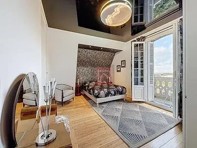 Chambre; lumière naturelle, parquet