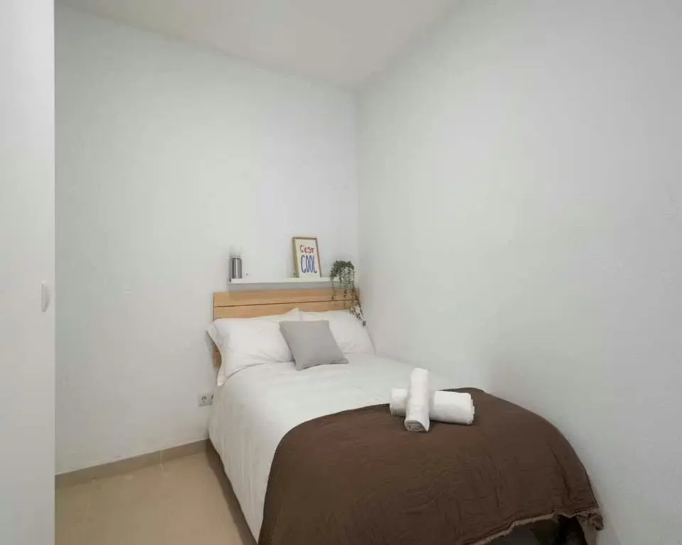 Schlafzimmer; tageslicht, fliesenboden