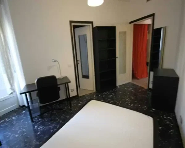 Camera da letto; luce naturale, pavimento in legno