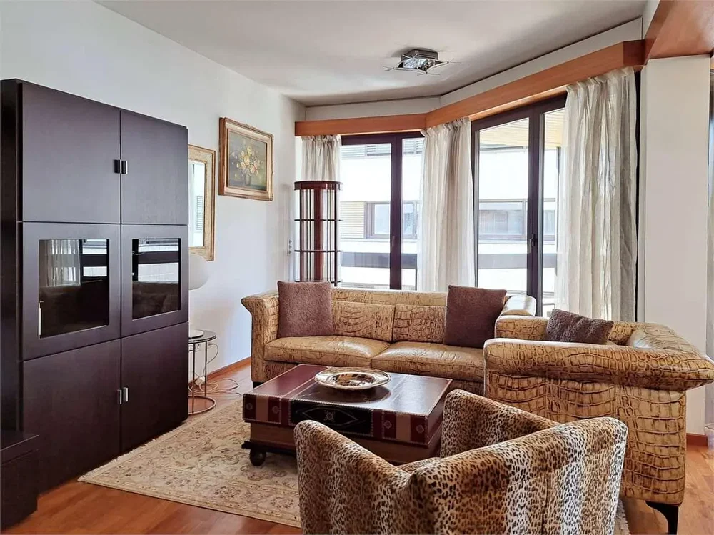 Salon; lumière naturelle, parquet