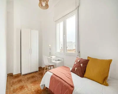 Schlafzimmer; tageslicht, fliesenboden