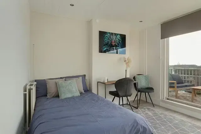 Camera da letto; luce naturale, stile moderno