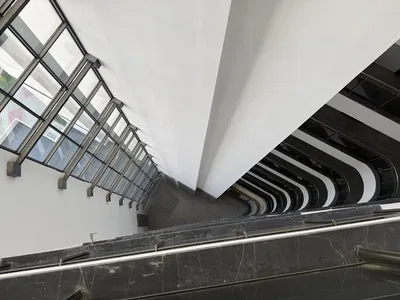 أخرى; أسقف عالية, أرضية من البلاط, ضوء طبيعي