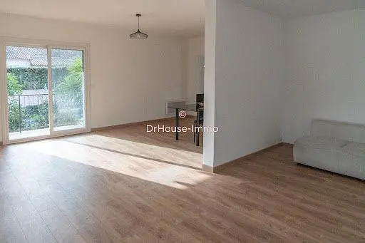 Wohnzimmer; tageslicht, holzboden