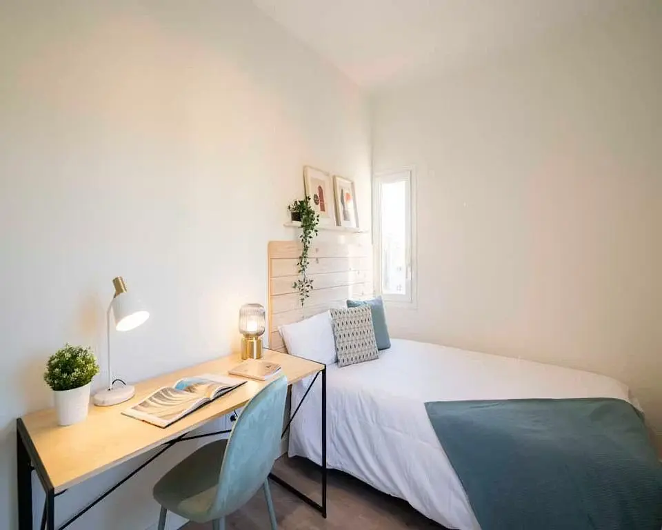 Schlafzimmer; tageslicht, moderner stil