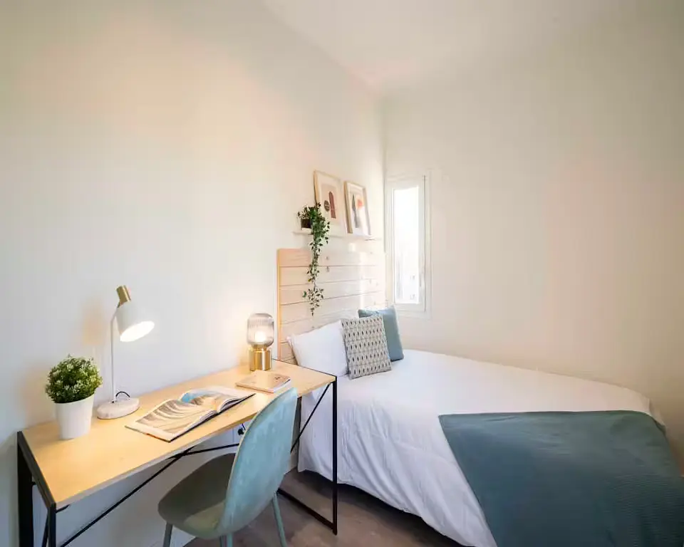 Yatak odası; doğal ışık, modern stil