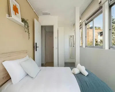 Yatak odası; doğal ışık, modern stil